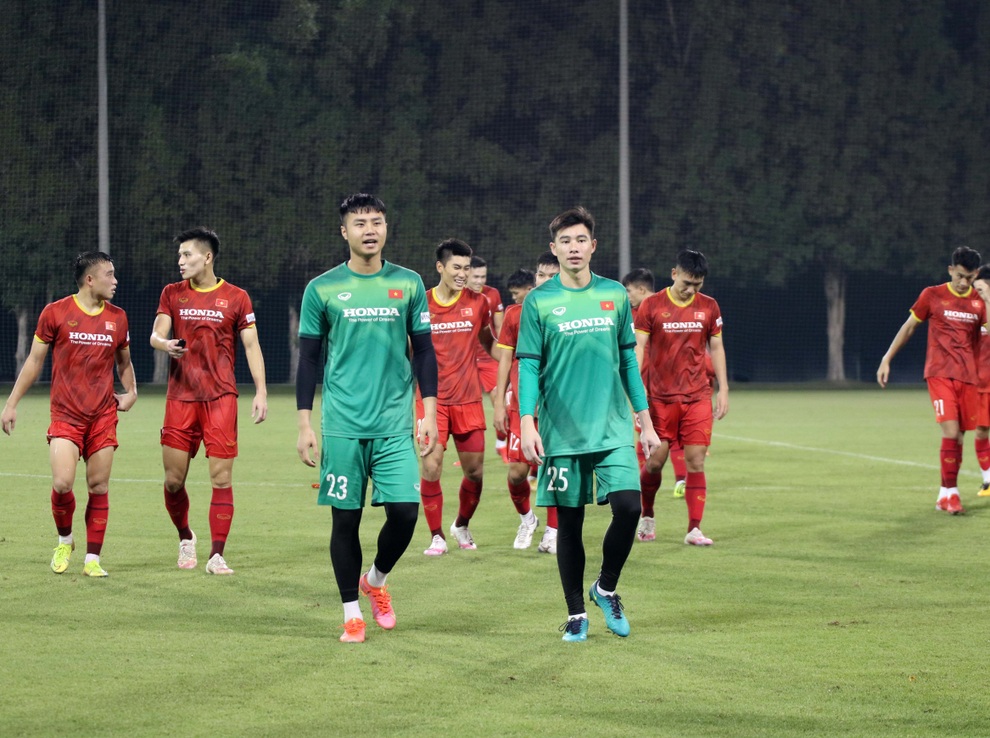HLV Park Hang Seo chăm chú theo dõi buổi tập của U23 Việt Nam - 2 HLV Park Hang Seo chăm chú theo dõi buổi tập của U23 Việt Nam - 2