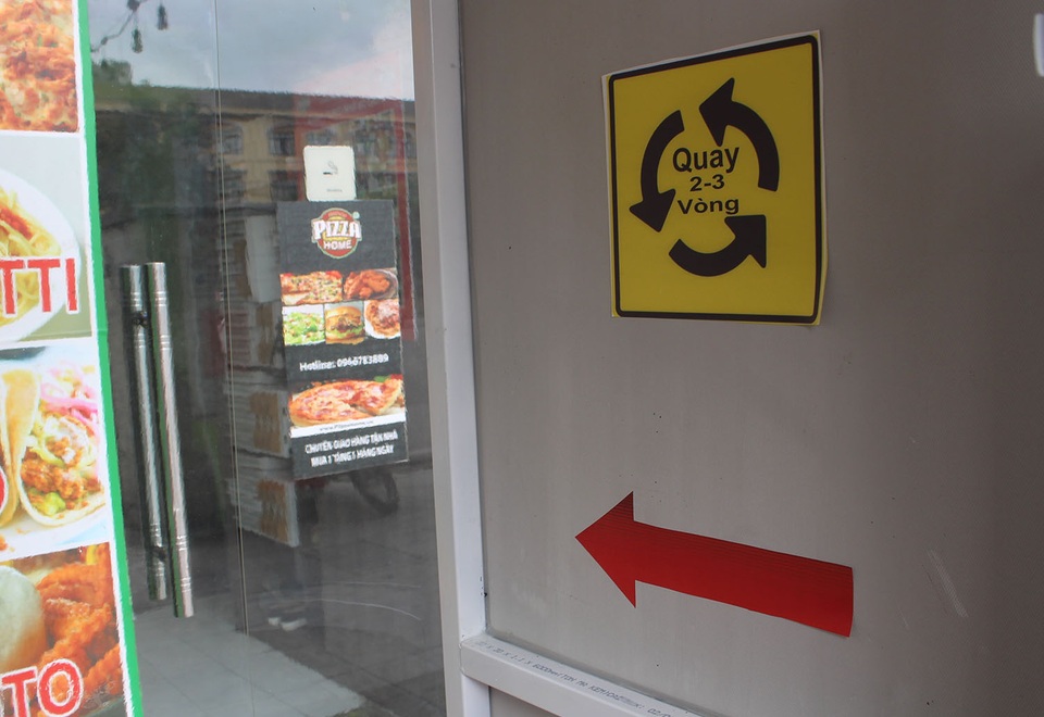 Lo sợ dịch Covid-19, tiệm bánh ở Hà Nội trang bị buồng khử khuẩn - 8 Lo sợ dịch Covid-19, tiệm bánh ở Hà Nội trang bị buồng khử khuẩn - 8