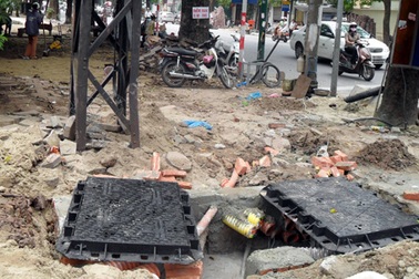 Hà Nội: Vỉa hè lại bị xới tung 