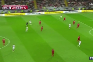 Gotze tỏa sáng, Đức giật ngôi đầu bảng từ tay Ba Lan