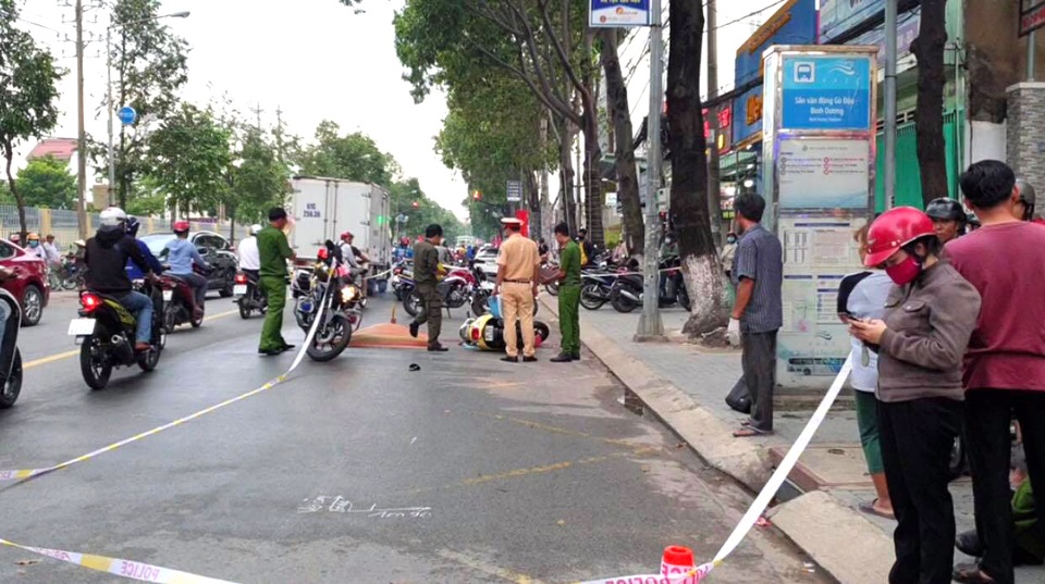 Thiếu niên bị xe tải cán tử vong khi lên chơi với mẹ dịp nghỉ hè - 2 Thiếu niên bị xe tải cán tử vong khi lên chơi với mẹ dịp nghỉ hè - 2