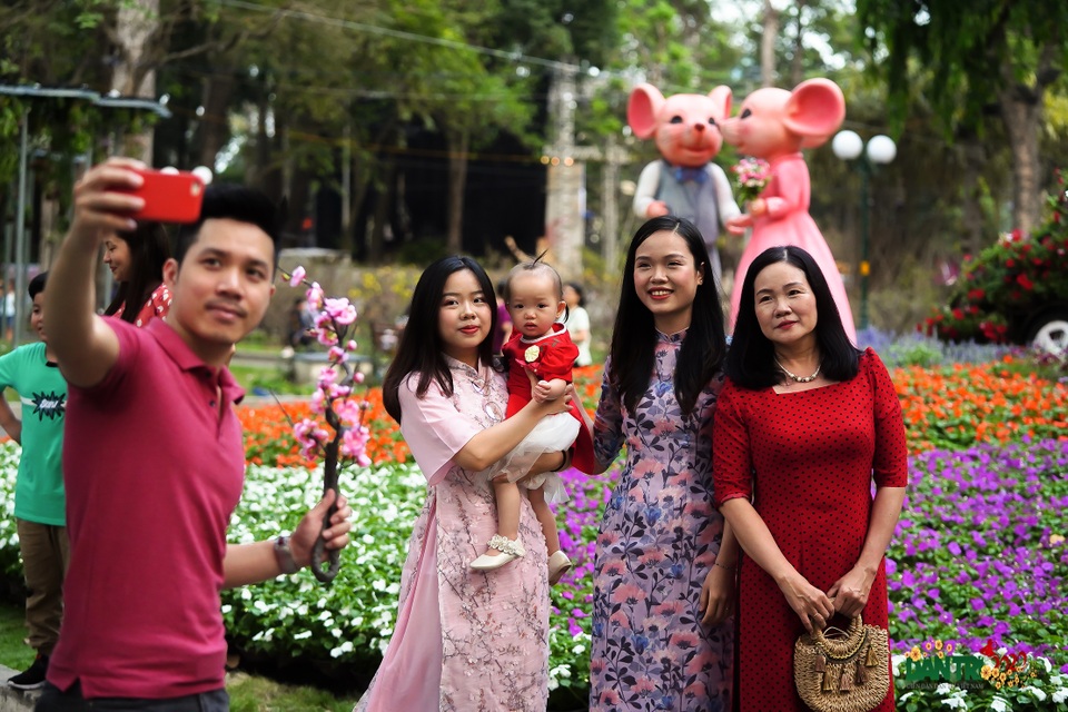 Đến hội hoa xuân ngắm linh vật Canh Tý, vườn hoa úp ngược - 6 Đến hội hoa xuân ngắm linh vật Canh Tý, vườn hoa úp ngược - 6