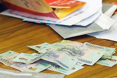 Trốn trong toilet chờ thời cơ, đợi nhà hàng đóng cửa chui ra trộm tiền