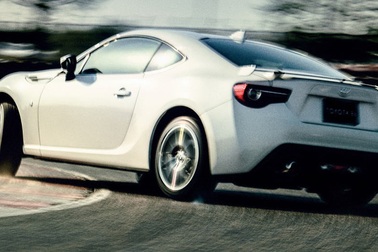 EU sẽ bãi bỏ thuế 10% đối với ô tô Nhật