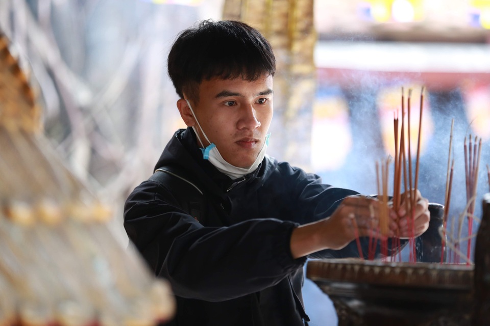 Ngôi chùa “chống ế” ở Hà Nội đông đúc nam thanh, nữ tú dịp Valentine - 11 Ngôi chùa “chống ế” ở Hà Nội đông đúc nam thanh, nữ tú dịp Valentine - 11