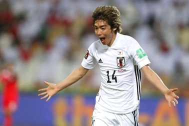 Hạ gục Oman, Nhật Bản vươn lên thứ hai ở bảng đấu của Việt Nam