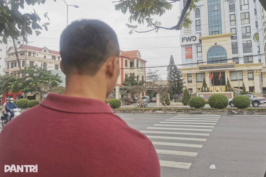 Hải Dương: Vạch sang đường sơn nhầm chỗ gây khó cho người đi bộ - 4 Hải Dương: Vạch sang đường sơn nhầm chỗ gây khó cho người đi bộ - 4