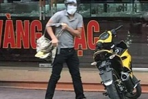 Lộ diện nghi can mang súng cướp tiệm vàng