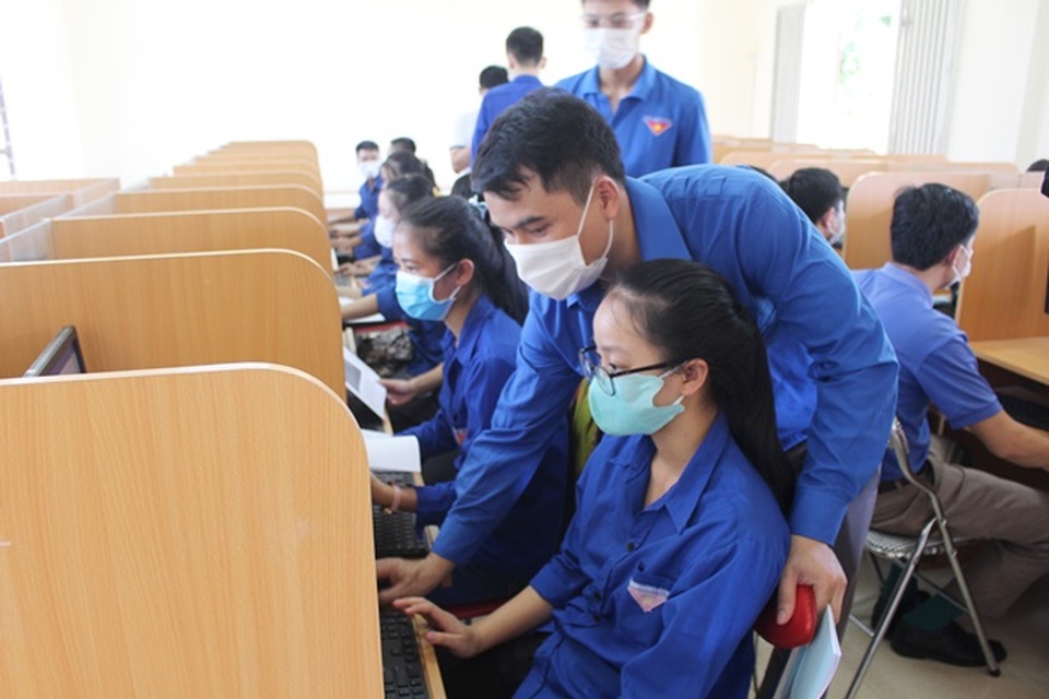 Tuổi trẻ Nghệ An vững niềm tin tiến bước dưới cờ Đảng - 2 Tuổi trẻ Nghệ An vững niềm tin tiến bước dưới cờ Đảng - 2