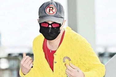 G-Dragon mặc nổi bật ở sân bay khi đến Việt Nam, được fan khen tinh tế