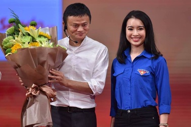 Tỷ phú Jack Ma đã nói riêng điều gì với Hoa khôi Ngoại giao Ngô Khánh Linh?