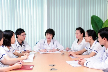 “Bóc mẽ” gã chồng Tây chối bỏ con ruột để tiến thân