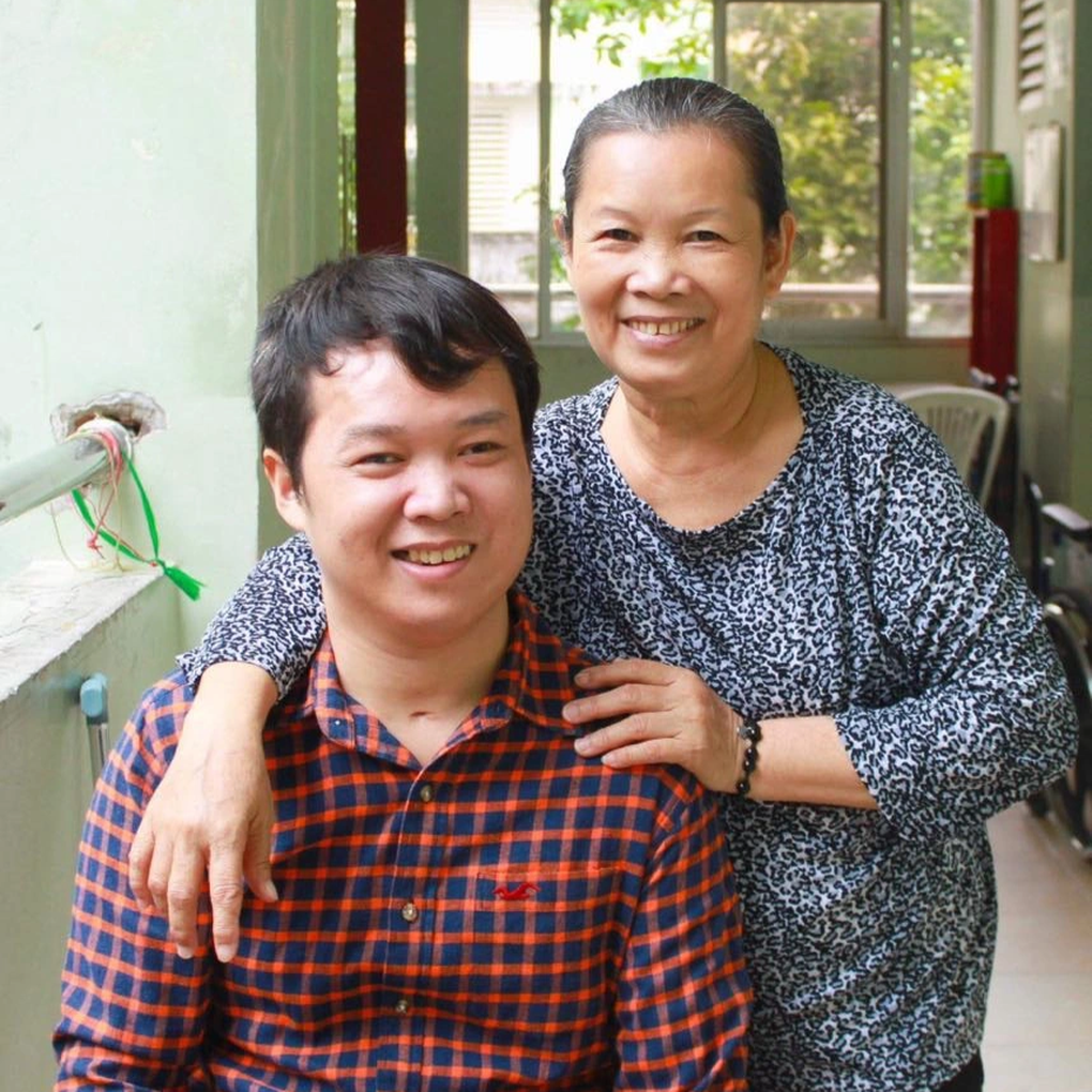 Chàng trai sống thực vật 6 tháng hồi phục diệu kỳ nhờ người mẹ siêu nhân - 4 Chàng trai sống thực vật 6 tháng hồi phục diệu kỳ nhờ người mẹ siêu nhân - 4
