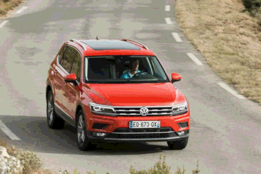 Volkswagen Tiguan 7 chỗ có giá từ 1,699 tỉ đồng