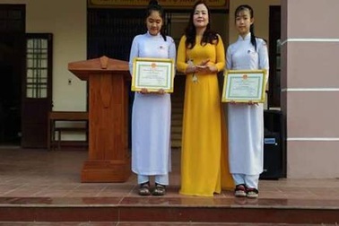 Quảng Trị:  Khen thưởng 4 học sinh nhặt được của rơi trả lại cho người mất