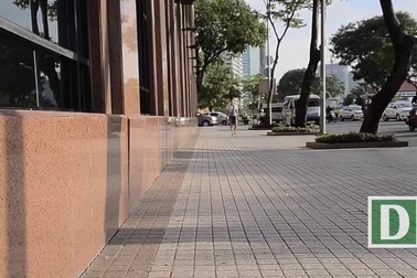 Vỉa hè quận 1 bị tái chiếm sau vài tháng thông thoáng ngắn ngủi