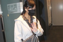 Á hậu ngoại tình Huỳnh Tâm Dĩnh lặng lẽ về Hồng Kông