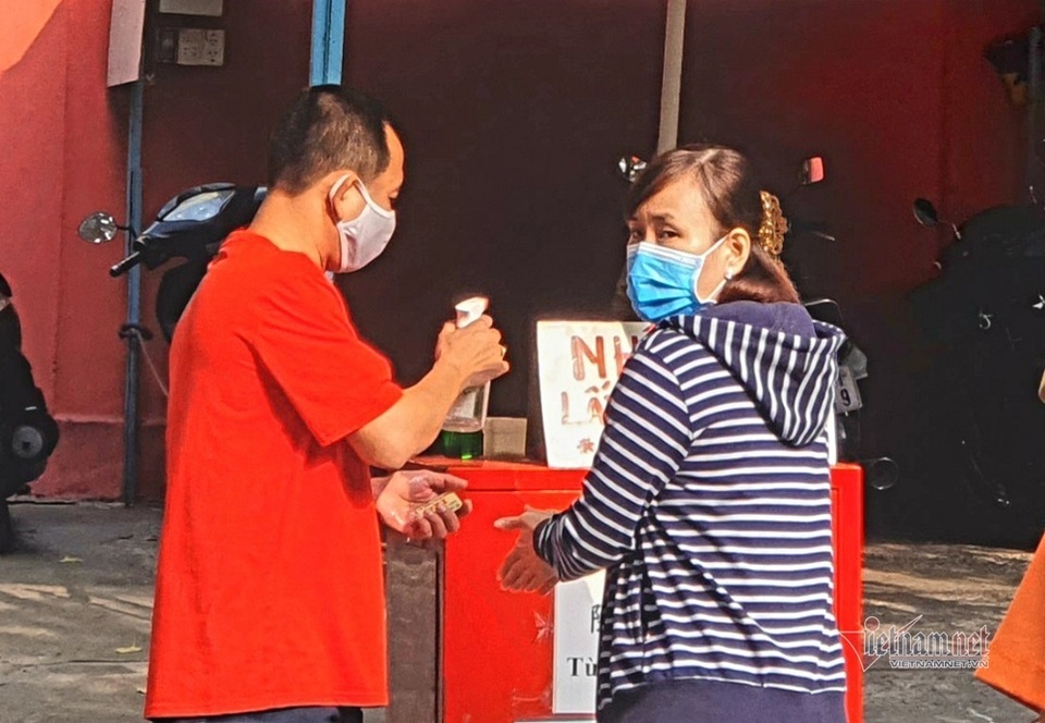 Mùng 3 Tết trùng Valentine, giới trẻ Sài Gòn về chùa Ngọc Hoàng cầu duyên - 4 Mùng 3 Tết trùng Valentine, giới trẻ Sài Gòn về chùa Ngọc Hoàng cầu duyên - 4