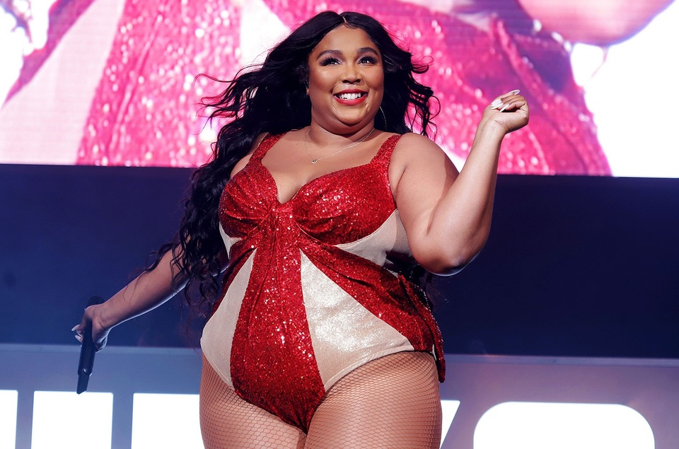 Lizzo mặc gợi cảm đón lễ tình nhân - 7 Lizzo mặc gợi cảm đón lễ tình nhân - 7
