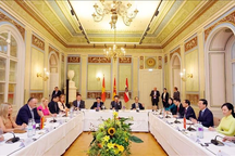 Chủ tịch nước Võ Văn Thưởng gặp Thủ hiến bang Burgenland, Áo