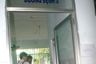 Bệnh nhân chết trong nhà vệ sinh bệnh viện 