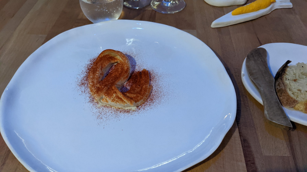 Nhà hàng gắn sao Michelin gây tranh cãi, khách dùng bữa sốc lên sốc xuống - 2 Nhà hàng gắn sao Michelin gây tranh cãi, khách dùng bữa sốc lên sốc xuống - 2