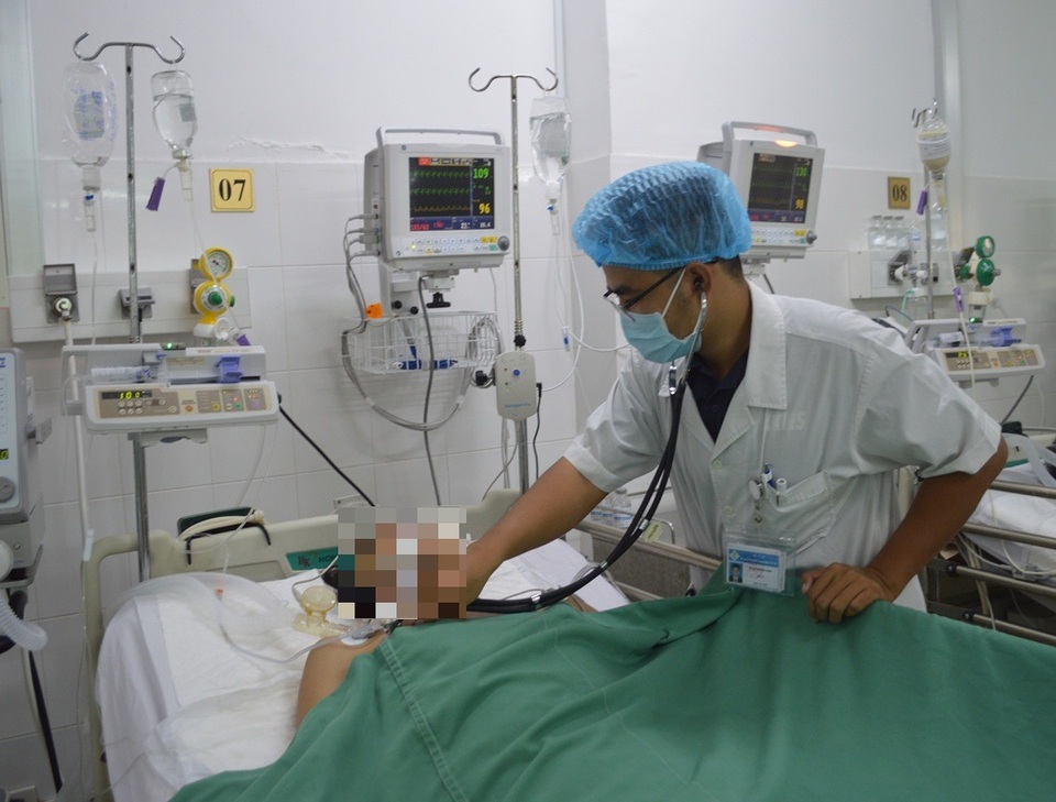 Cần Thơ: Cứu sống bệnh nhân bị hôn mê sâu do ho ra máu sét đánh - 1