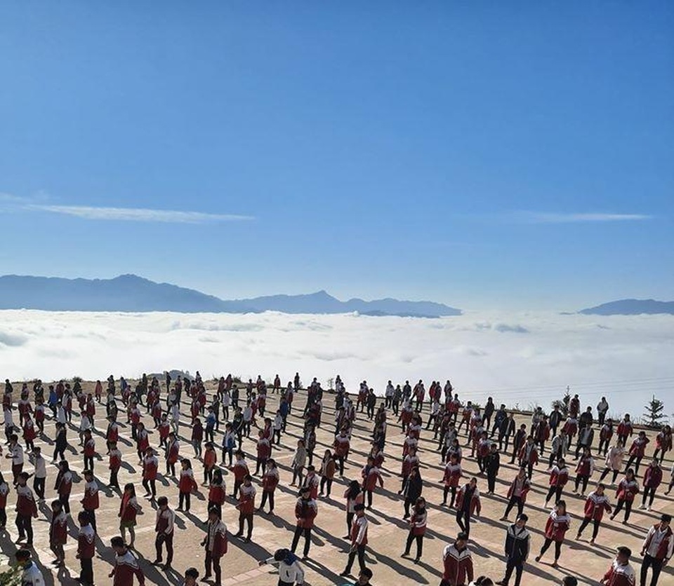 Dân mạng thích thú với hình ảnh “trường học trên mây” ở Hà Giang - 1 Dân mạng thích thú với hình ảnh “trường học trên mây” ở Hà Giang - 1