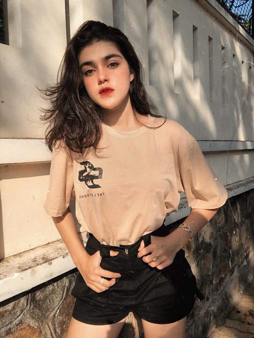 Nữ sinh Việt lai Tây tư vấn cách mặc áo 2 dây, crop top - 8 Nữ sinh Việt lai Tây tư vấn cách mặc áo 2 dây, crop top - 8