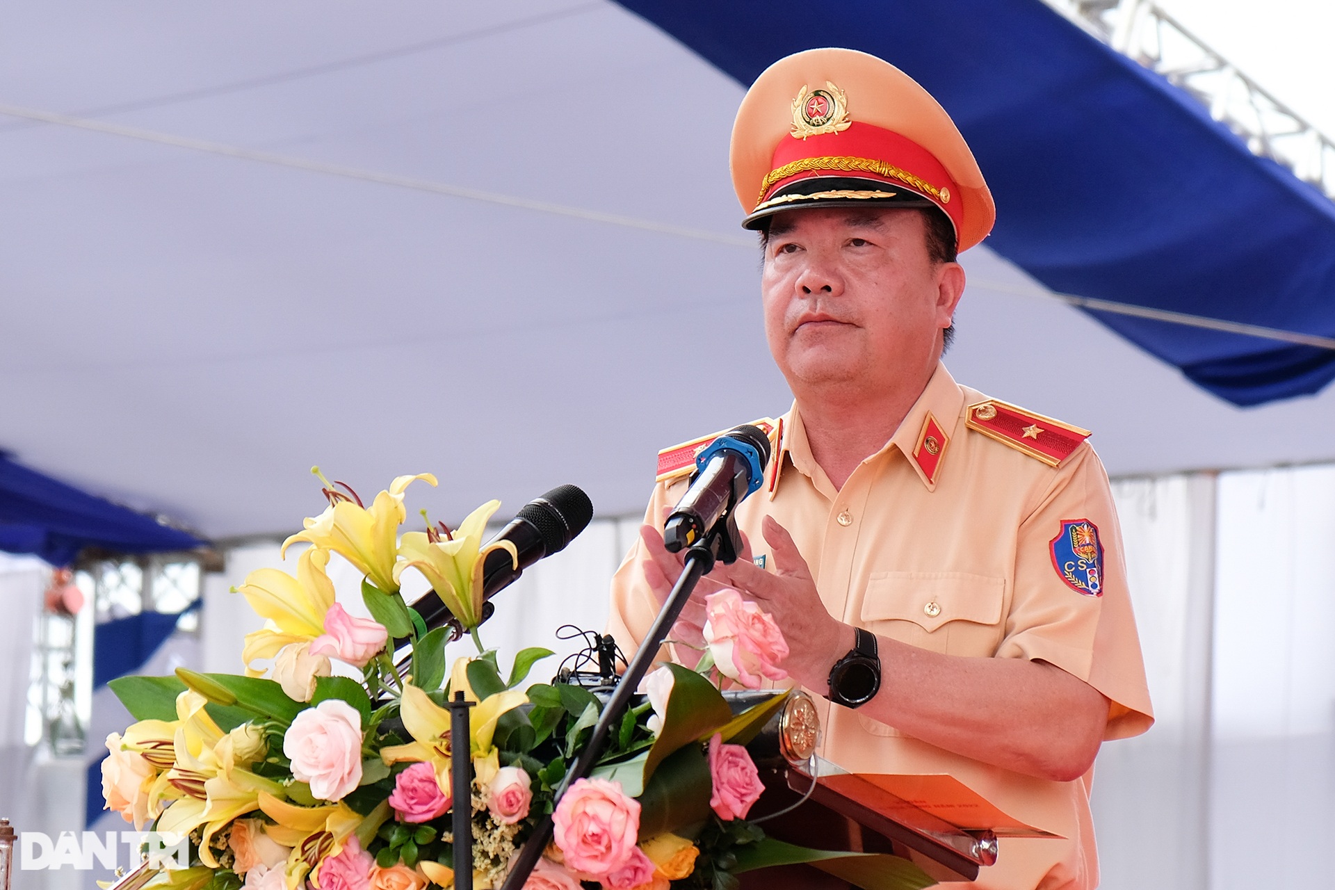 Nữ CSGT biểu diễn võ điêu luyện, trấn áp đối tượng gây rối - 2 Nữ CSGT biểu diễn võ điêu luyện, trấn áp đối tượng gây rối - 2