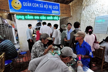 Chuyện “đỡ lắm” ở quán cơm Nụ Cười