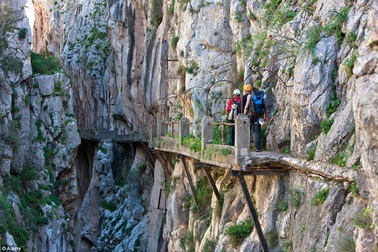 Cung đường nguy hiểm nhất thế giới mở cửa trở lại