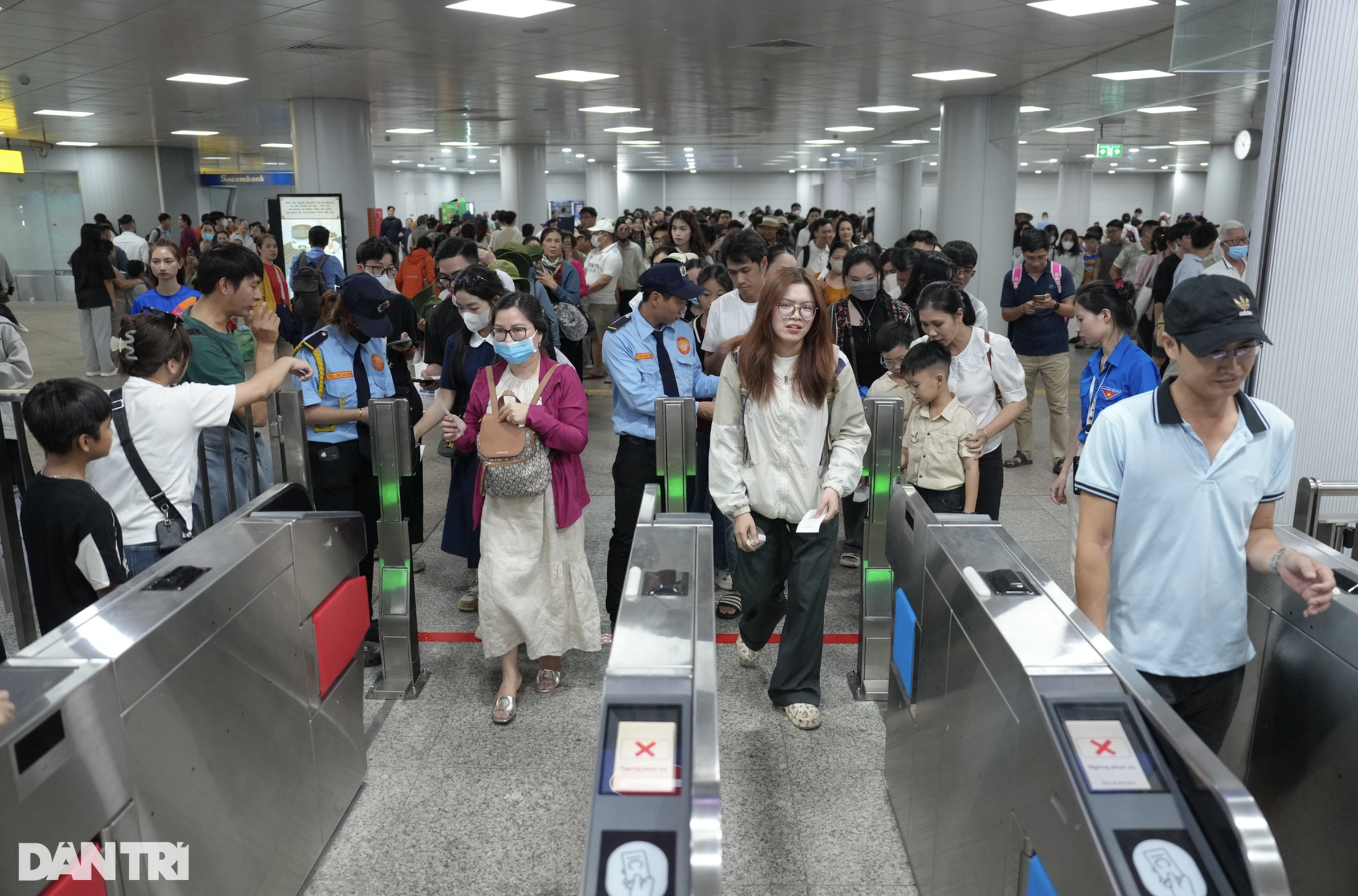 Metro số 1 khánh thành và kỳ vọng thanh toán số lên ngôi