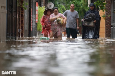 TPHCM kêu gọi mọi tầng lớp tiếp thêm sức mạnh cho đồng bào miền Bắc