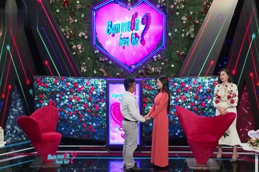 Mẹ đơn thân đồng ý hẹn hò nam tài xế cùng tuổi, ngại ngùng khi được hôn má