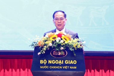 "Ngoại giao phát huy vai trò tiên phong trong xây dựng và bảo vệ tổ quốc"