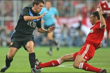 Ferguson tiếc rẻ, Van Gaal mừng ra mặt