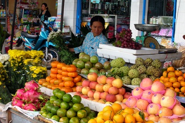 Hết sạch tiền vì mua hoa quả cúng Rằm