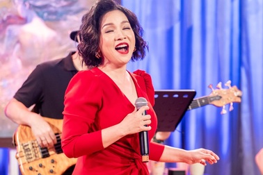 Diva Mỹ Linh nói gì khi bị chê "sao hát mở mồm to thế, xấu quá"?