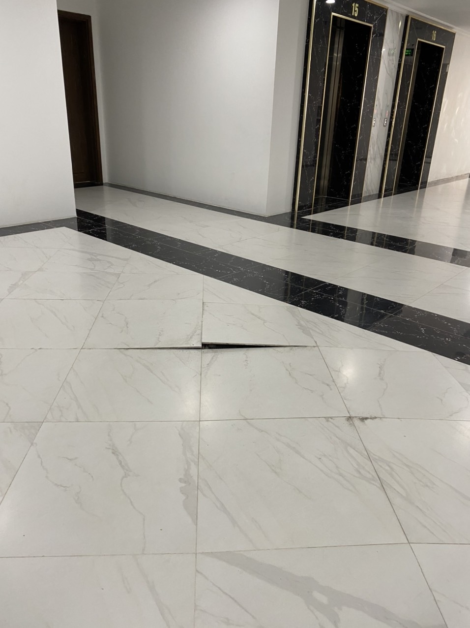 Bỏ tiền tỷ, cư dân bức xúc vì mua sự bực mình tại dự án Iris Garden - 3 Bỏ tiền tỷ, cư dân bức xúc vì mua sự bực mình tại dự án Iris Garden - 3