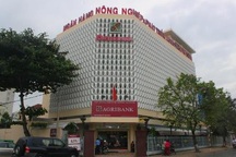 Bắt trưởng Phòng tín dụng Ngân hàng và Phó giám đốc doanh nghiệp