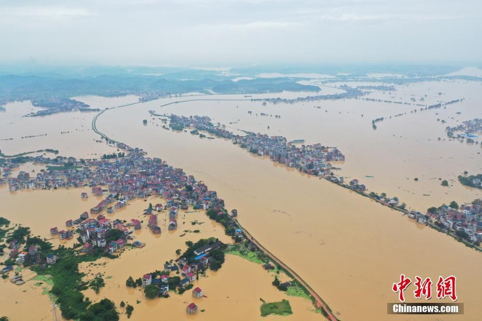 Vỡ đê ở Giang Tây, Trung Quốc nâng cảnh báo lũ nhiều sông lên mức cao nhất - 5 Vỡ đê ở Giang Tây, Trung Quốc nâng cảnh báo lũ nhiều sông lên mức cao nhất - 5