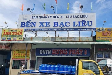 Nhân viên bảo vệ bến xe bị một nhóm người hành hung giữa đêm