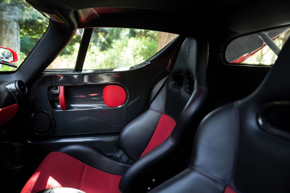 Soi chi tiết siêu xe Ferrari Enzo vừa lập kỷ lục bán đấu giá trực tuyến - 24 Soi chi tiết siêu xe Ferrari Enzo vừa lập kỷ lục bán đấu giá trực tuyến - 24