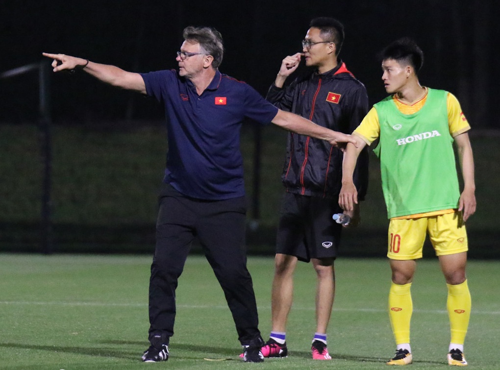 HLV Troussier yêu cầu U23 Việt Nam phải chơi nhiệt huyết và mạnh mẽ hơn - 5 HLV Troussier yêu cầu U23 Việt Nam phải chơi nhiệt huyết và mạnh mẽ hơn - 5