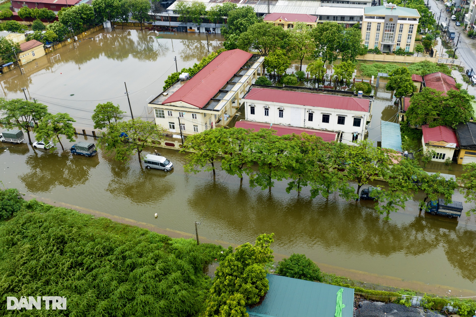 Nhiều quận, huyện ở Hà Nội mênh mông nước sau trận mưa dai dẳng - 3 Nhiều quận, huyện ở Hà Nội mênh mông nước sau trận mưa dai dẳng - 3