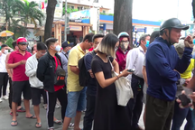 Người hâm mộ TPHCM lên cơn sốt với cuộc so tài Công Phượng – Quang Hải