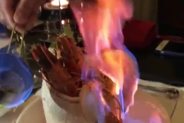 Phóng viên David Nakamura thích thú với ẩm thực Hà Nội