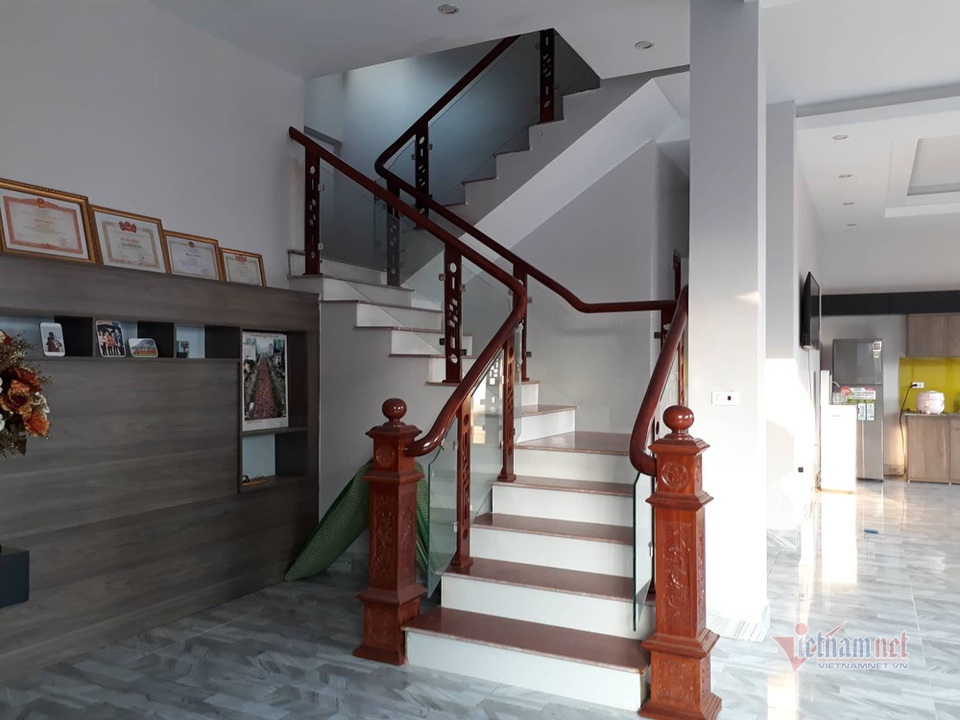 Biệt thự 3 tầng nổi bật giữa vùng núi của gia đình Hà Đức Chinh - 6 Biệt thự 3 tầng nổi bật giữa vùng núi của gia đình Hà Đức Chinh - 6