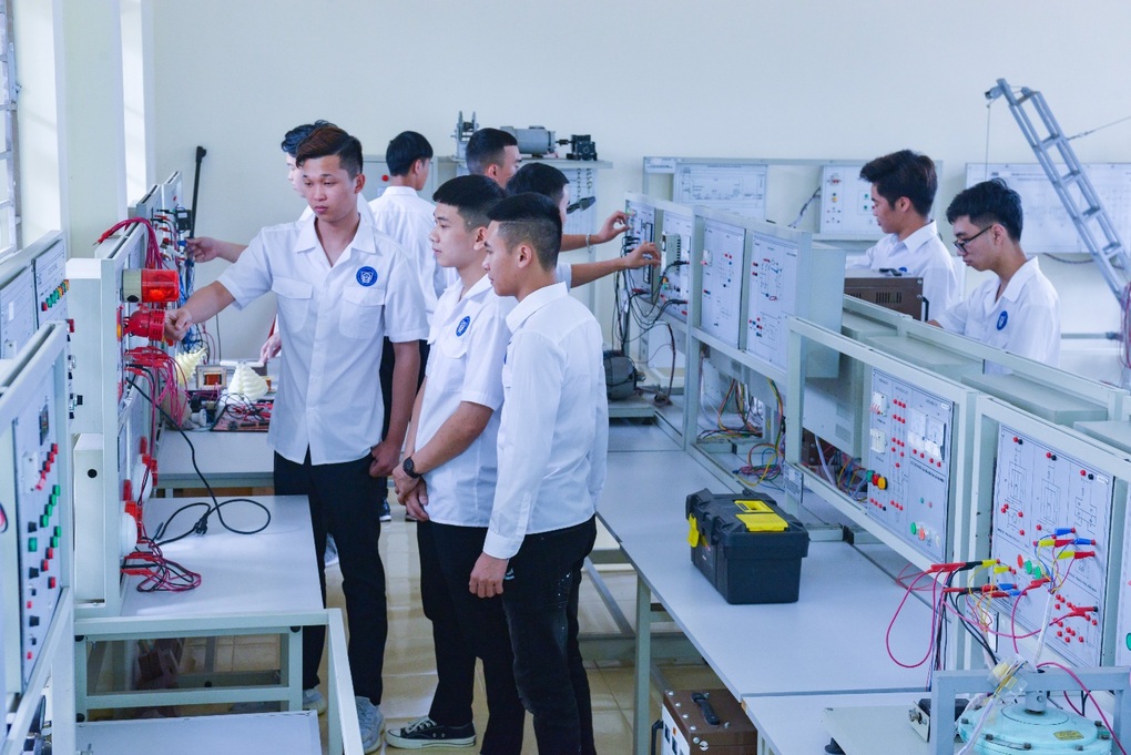 Nhiều ngành nghề bội thu sinh viên nhờ cam đoan mức lương 7-20 triệu đồng - 3 Nhiều ngành nghề bội thu sinh viên nhờ cam đoan mức lương 7-20 triệu đồng - 3